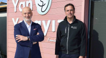 Zurich Sigorta CEO’su Yılmaz Yıldız, deprem bölgesindeki Yan Yanayız Psikososyal Destek Merkezi’nde.